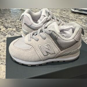 ✨NEW IN BOX - New Balance 574 Baby/Toddler Sneaker in Grey, Size 5✨